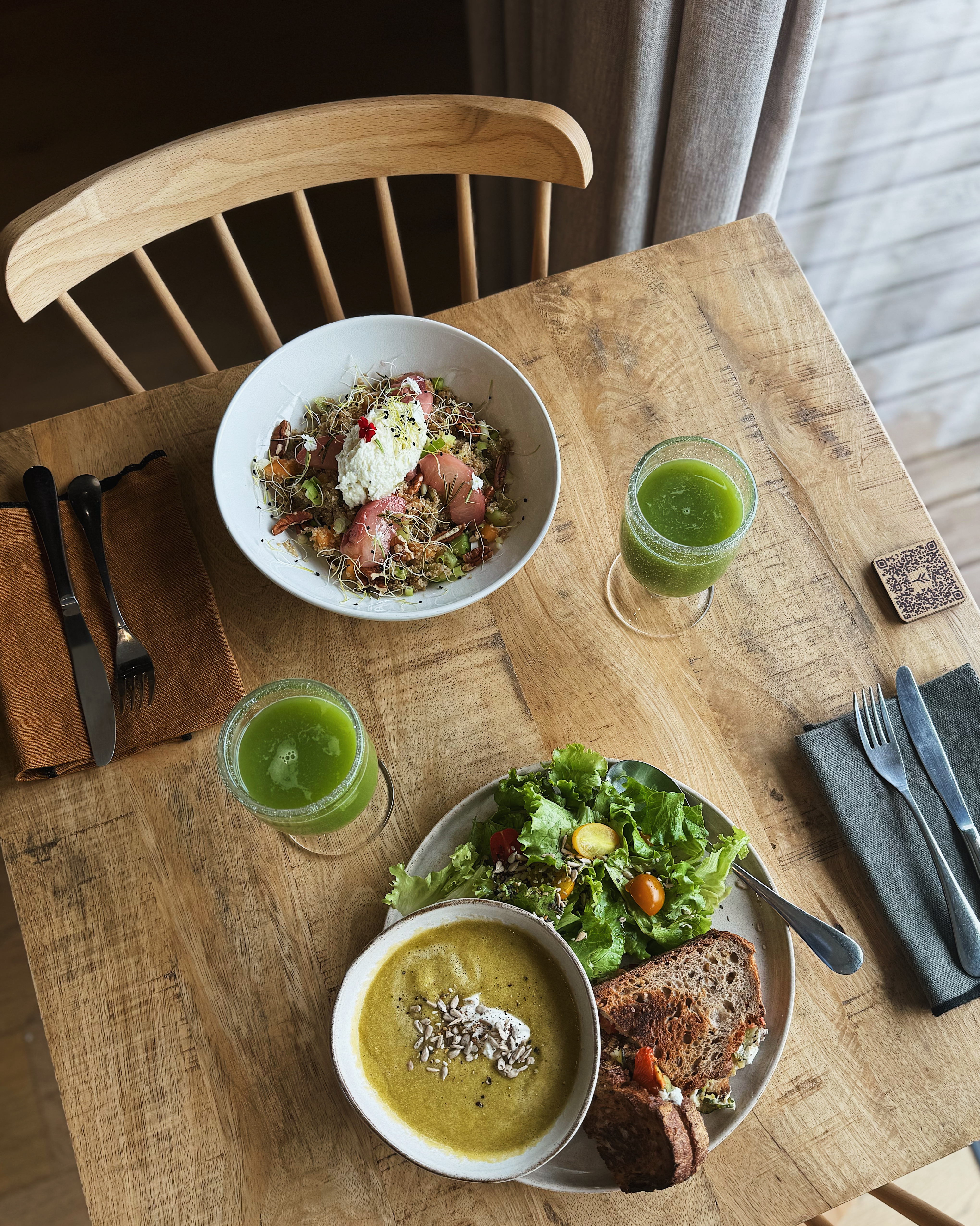 Découvrez une cuisine saine, végétarienne, créative et de saison.
